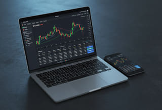 Monitorea la actividad — revisa la actividad de la cuenta y el historial de trading