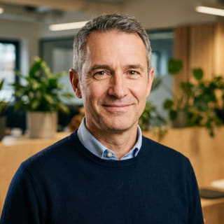 James Mitchell, quien figura como Director Ejecutivo en Sosiego Dotalencia, en una imagen de perfil
